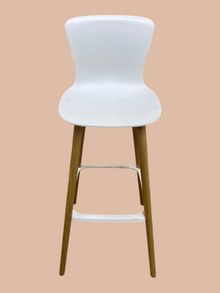 Refurbished Sedus se:spot Bar Stool – White, Wooden Legs image 3