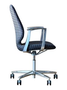 Kinnarps 8000 Height Adjustable Chair - Houndstooth Fabric - Grey Black - Polished Aluminium Frame - Swivel Base image 8
