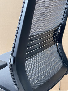Refurbished Steelcase Think V1 Task Chair – Great Condition, Multiple Available