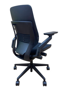 Grade A Refurbished Steelcase Gesture Office Chair – Navy image 3