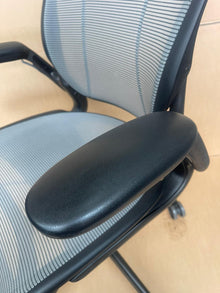 Humanscale Diffrient World Grey Mesh Chair – Refurbished image 7