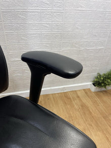 Refurbished Senator Agitus Executive Office Chair – Black Leather