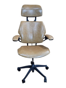 Refurbished Humanscale Freedom Headrest Chair – Distressed Cream image 2