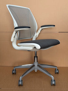 Refurbished Humanscale Diffrient World Chair – White & Grey image 1