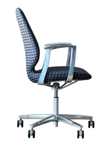 Kinnarps 8000 Height Adjustable Chair - Houndstooth Fabric - Grey Black - Polished Aluminium Frame - Swivel Base image 5