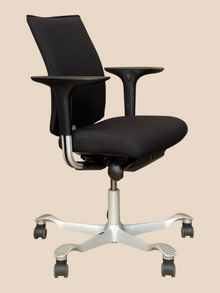 HÅG H05 Black Ergonomic Task Chair with Adjustable Arms – Refurbished image 2