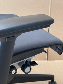 Refurbished Steelcase Think V1 Task Chair – Great Condition, Multiple Available