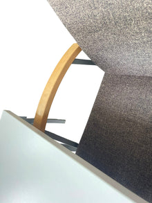 Refurbished Square Meeting Table & 4 Kinnarps Chairs – Set image 7