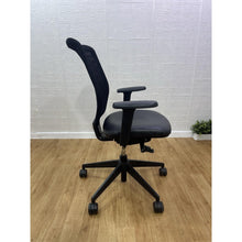 Refurbished Senator Fuse Adjustable Office Chair – 4D Armrests (Black)