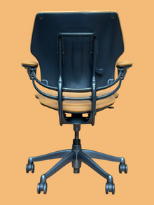 Refurbished Humanscale Freedom Chair – Tan Cowhide Leather image 6