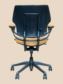 Refurbished Humanscale Freedom Chair – Tan Cowhide Leather image 6