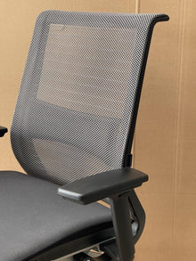Refurbished Steelcase Think V1 Task Chair – Great Condition, Multiple Available