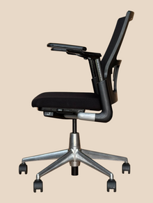 Refurbished Ahrend Verta Mesh Task Chair – Black image 7