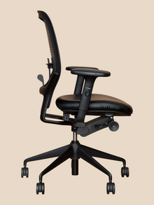 Refurbished Orangebox Ara Task Chair – Black Leather Seat image 2