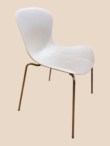 White Meeting Table with 6 Fritz Hansen NAP Stacking Chairs – Cream image 7