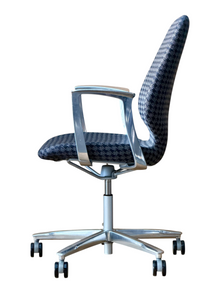 Kinnarps 8000 Height Adjustable Chair - Houndstooth Fabric - Grey Black - Polished Aluminium Frame - Swivel Base image 10