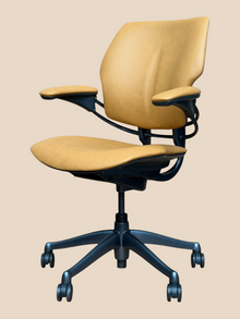 Refurbished Humanscale Freedom Chair – Tan Cowhide Leather image 5