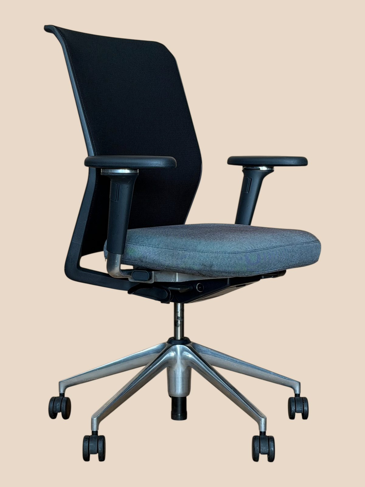 Refurbished Vitra ID Mesh Office Chair in Grey