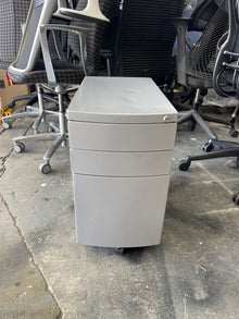 Metal under desk pedestal / Drawers image 1