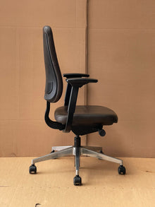 Steelcase Reply Brown Leather Office Chair – Refurbished image 3