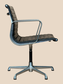 Refurbished Vintage ICF EA 108 Leather Conference Chair image 3