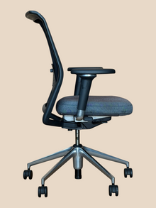 Refurbished Vitra ID Mesh Office Chair in Grey image 5