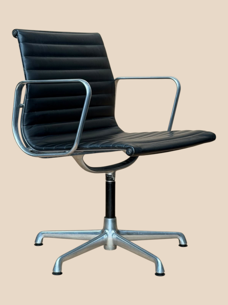 ICF EA 108 leather conference chair – product presentation image