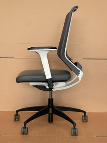 Drabert by Kinnarps Grey Mesh & Leather Chair – Refurbished image 6