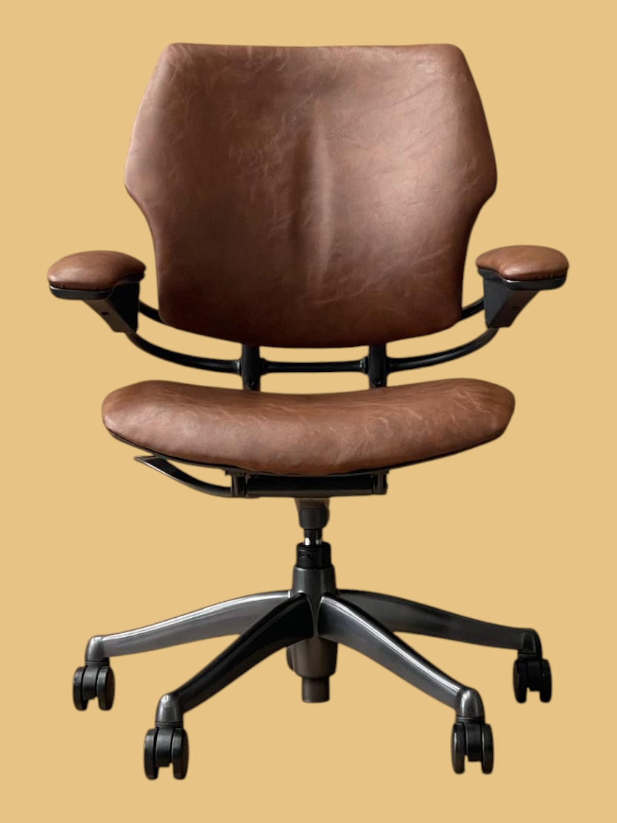 Refurbished Humanscale Freedom Leather Chair – Vintage Oak