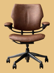Refurbished Humanscale Freedom Leather Chair – Vintage Oak image 1