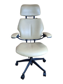 Refurbished Humanscale Freedom Headrest Chair – Vanilla image 3