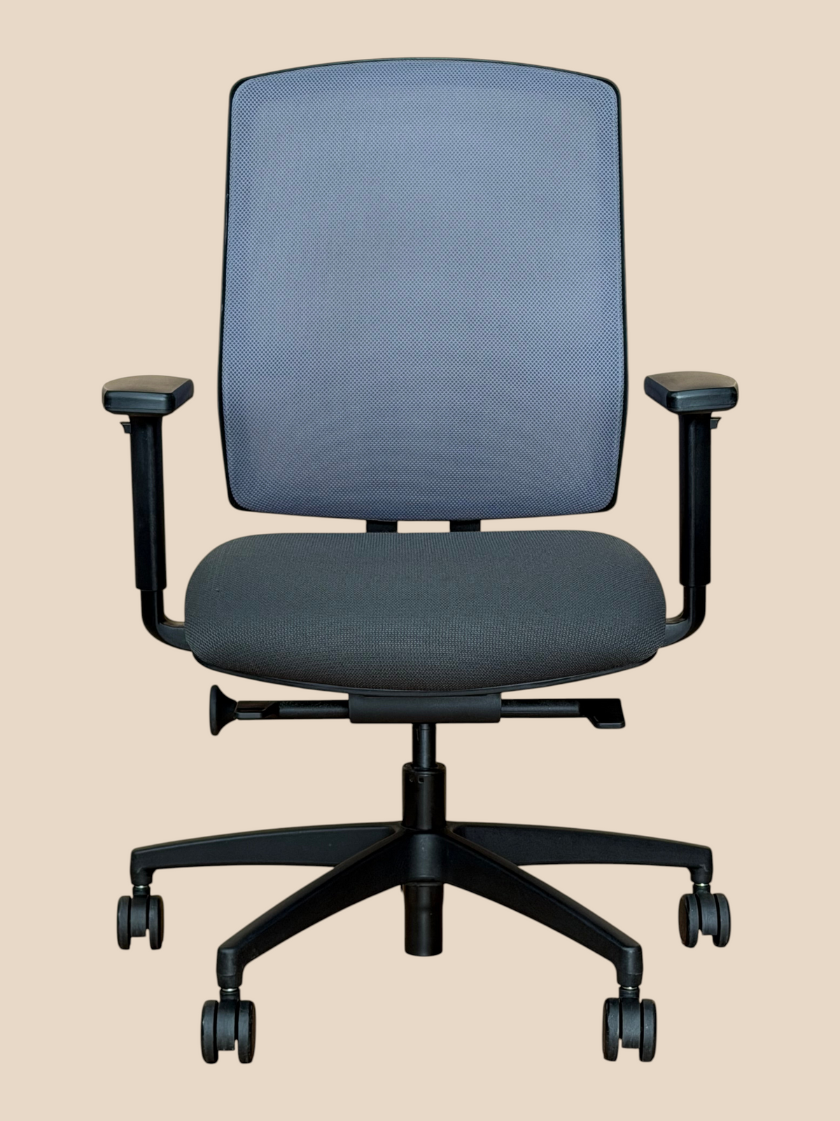 Refurbished Boss Design Felix Grey Mesh Office Chair