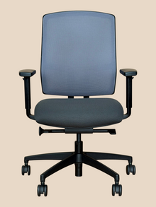 Refurbished Boss Design Felix Grey Mesh Office Chair image 1