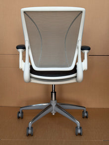 Refurbished Humanscale Diffrient World Chair – White & Grey image 5