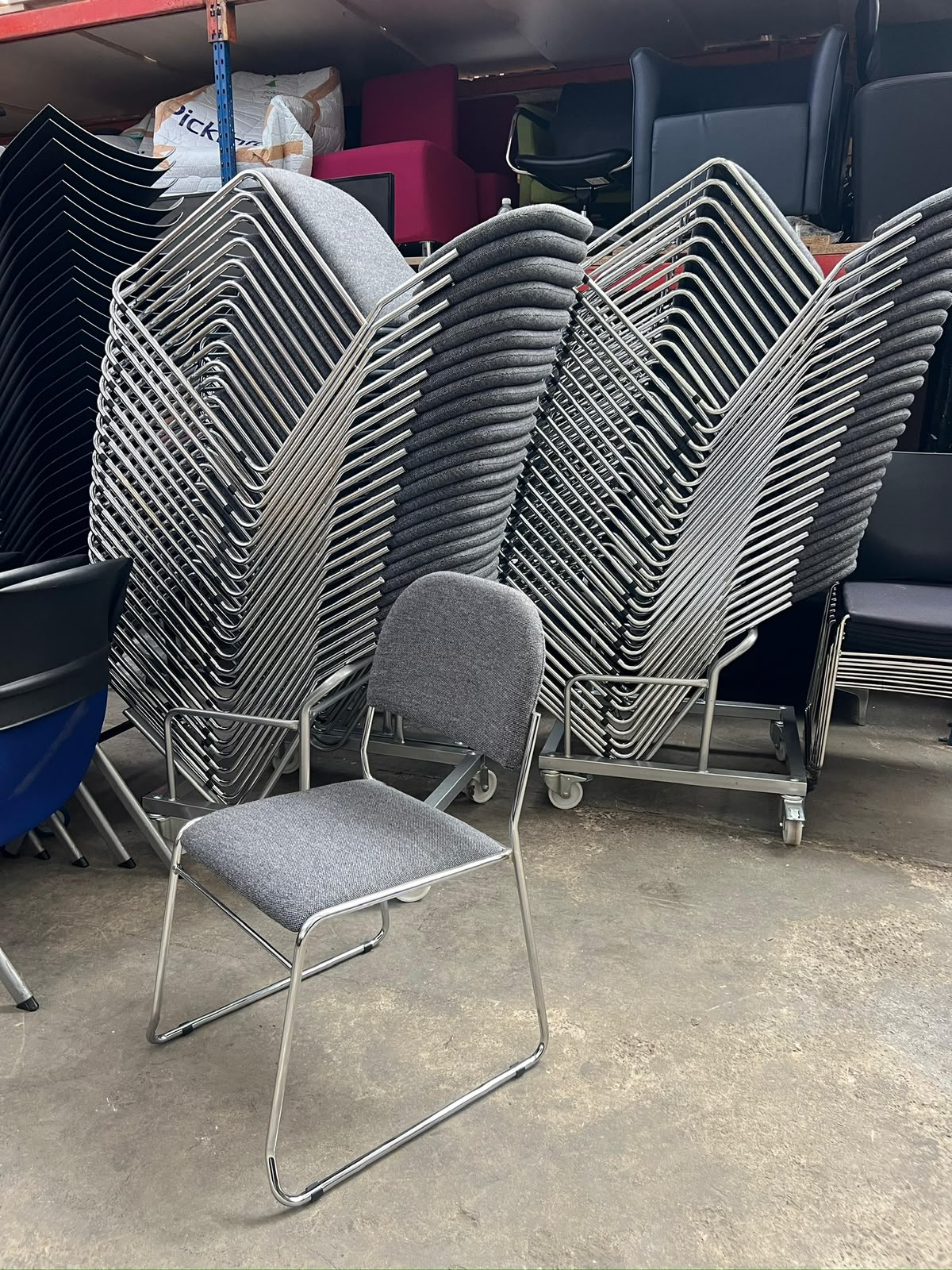 Stackable office conference / visitor chairs