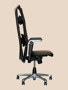 Refurbished HÅG Excellence 9331 Black Leather Chair image 3