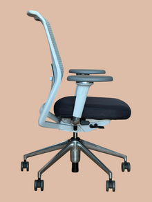 Refurbished Vitra ID Mesh Office Chair in Light Grey image 2