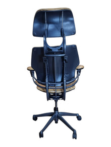 Refurbished Humanscale Freedom Headrest Chair – Distressed Cream image 6