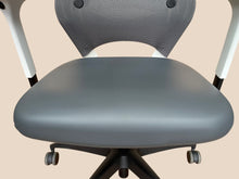 Drabert by Kinnarps Grey Mesh & Leather Chair – Refurbished image 8