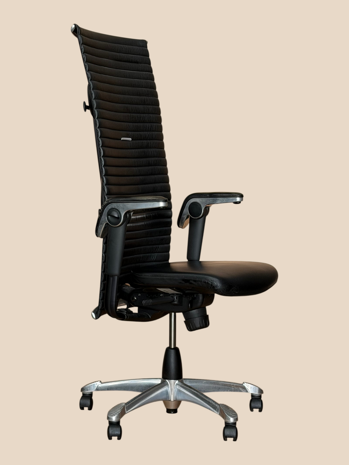 Refurbished HÅG Excellence 9331 Black Leather Chair