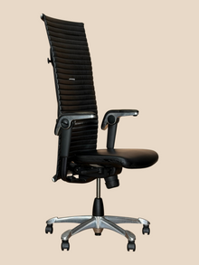 Refurbished HÅG Excellence 9331 Black Leather Chair image 1
