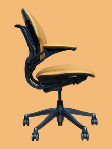 Refurbished Humanscale Freedom Chair – Tan Cowhide Leather image 4