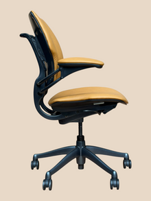 Refurbished Humanscale Freedom Chair – Tan Cowhide Leather image 4