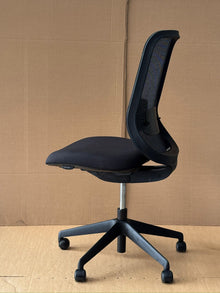 Orangebox Do Armless Black Mesh Chair – Refurbished image 3