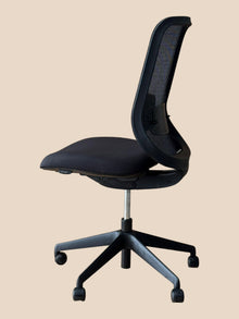 Orangebox Do Armless Black Mesh Chair – Refurbished image 3
