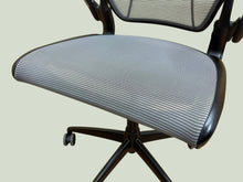 Humanscale Diffrient World Ergonomic Task Chair – Grey Mesh, Black Frame, Adjustable Arms (Refurbished) image 10