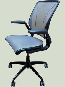 Humanscale Diffrient World Ergonomic Task Chair – Grey Mesh, Black Frame, Adjustable Arms (Refurbished) image 6