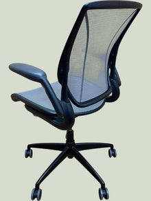 Humanscale Diffrient World Ergonomic Task Chair – Grey Mesh, Black Frame, Adjustable Arms (Refurbished) image 3