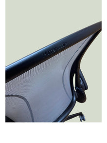 Humanscale Diffrient World Ergonomic Task Chair – Grey Mesh, Black Frame, Adjustable Arms (Refurbished) image 4
