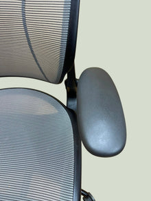 Humanscale Diffrient World Ergonomic Task Chair – Grey Mesh, Black Frame, Adjustable Arms (Refurbished) image 7